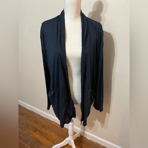 Plus-size navy blue cardigan with pockets